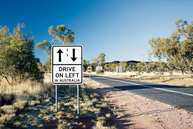 Straßenhinweisschild in Australien